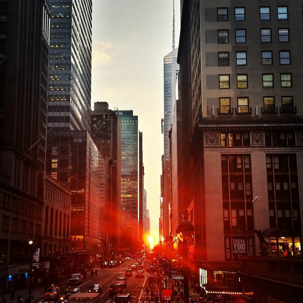 A Chicago Street - where Downtown suburbs movers can help you go.