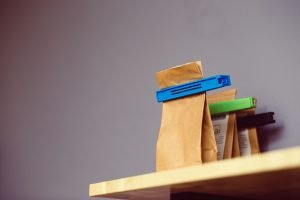 Small bags on a shelf are great when you want to free up space in your home.