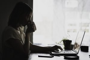 A girl researching before she starts to negotiate with moving companies