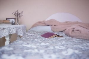 Use you blanket from the bed to pack a flat-screen TV