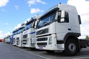 Minimize costs of apartment relocation. Rent a moving truck only from a professional moving company. 