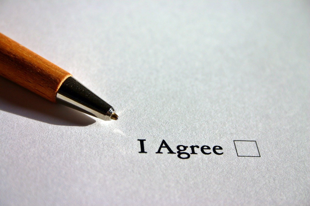 What to check before signing a moving contract