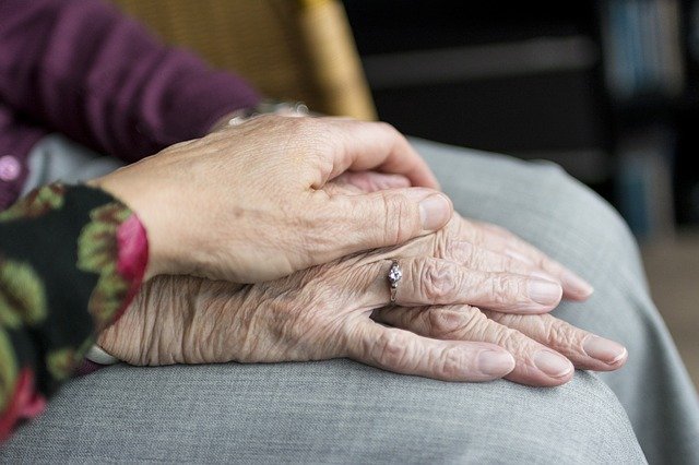 How to help elderly people relocate long distance