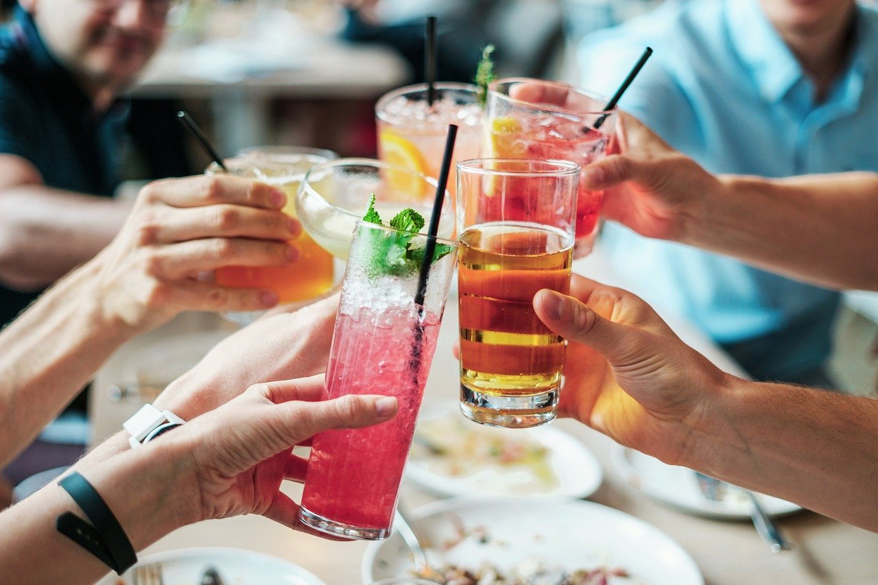 Creative ideas for a housewarming party in Chicago