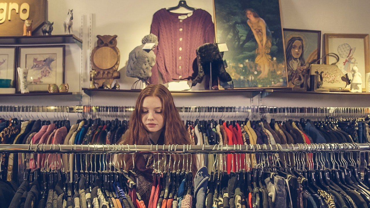 How to pack clothes for moving