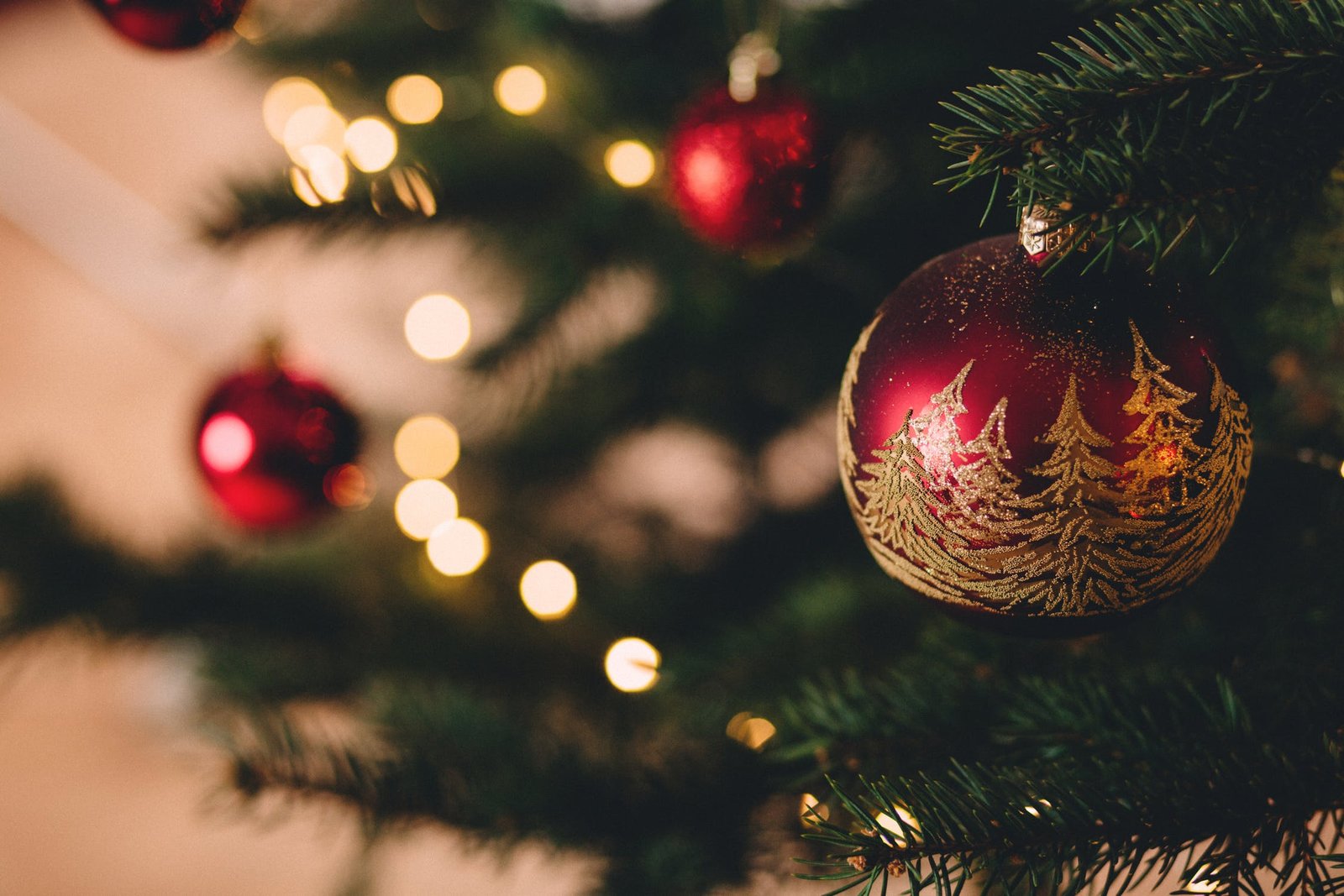 4 ideas for packing Christmas decorations